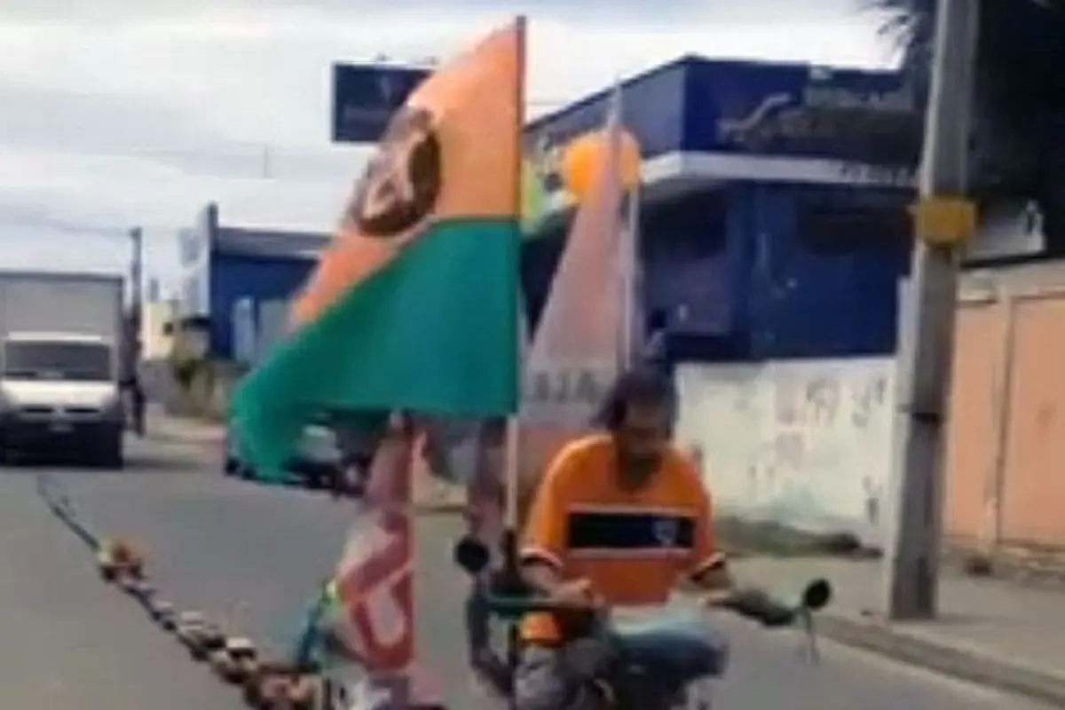 [Bintang] Ngeselin Banget! Ini Konvoi Terpanjang dan Paling Nggak Penting!