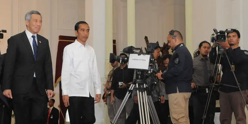 Terima Tamu Negara, Jokowi Tampil Santai