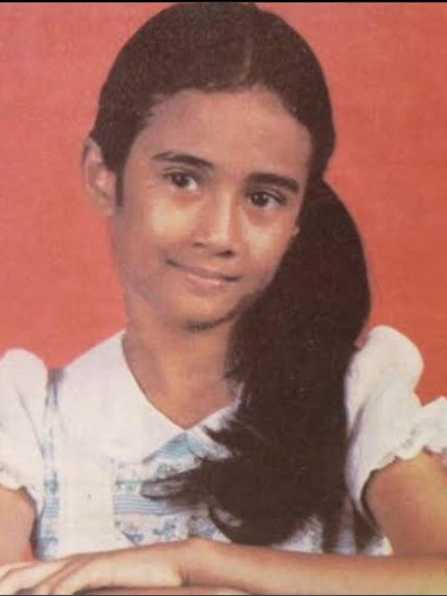 7 Potret Lawas Ria Irawan, Cantik Sedari Kecil