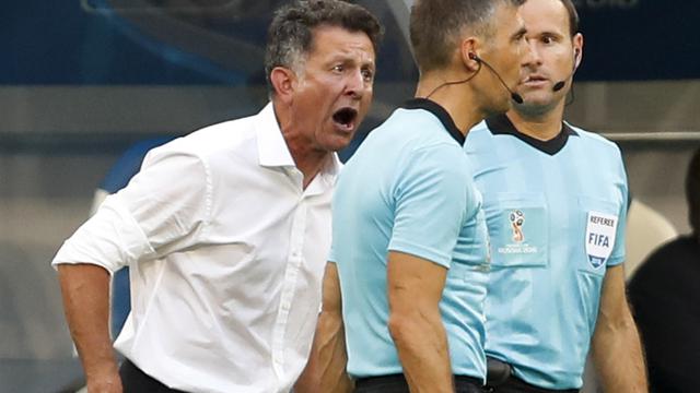 Juan Carlos osorio berteriak kepada wasit Gianluca Rocchi.