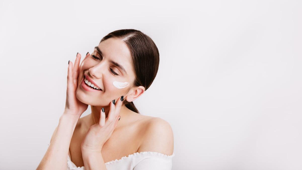 Panduan Memilih Kandungan Skincare, Rahasia Kulit Sehat di Usia 40