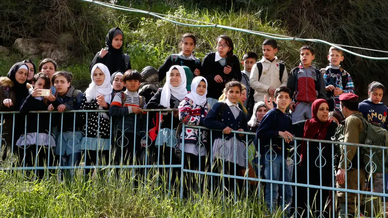 Ketika Anak-Anak Palestina Menyaksikan Warga Yahudi Rayakan Hari Purim