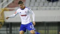 Bek muda Hajduk Split, Branimir Mlacic, masuk daftar incaran Barcelona dan Real Madrid. (dok. Instagram Branimir Mlacic)