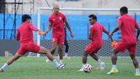 Sesi latihan Malut United. (Bola.com/Gatot Sumitro)