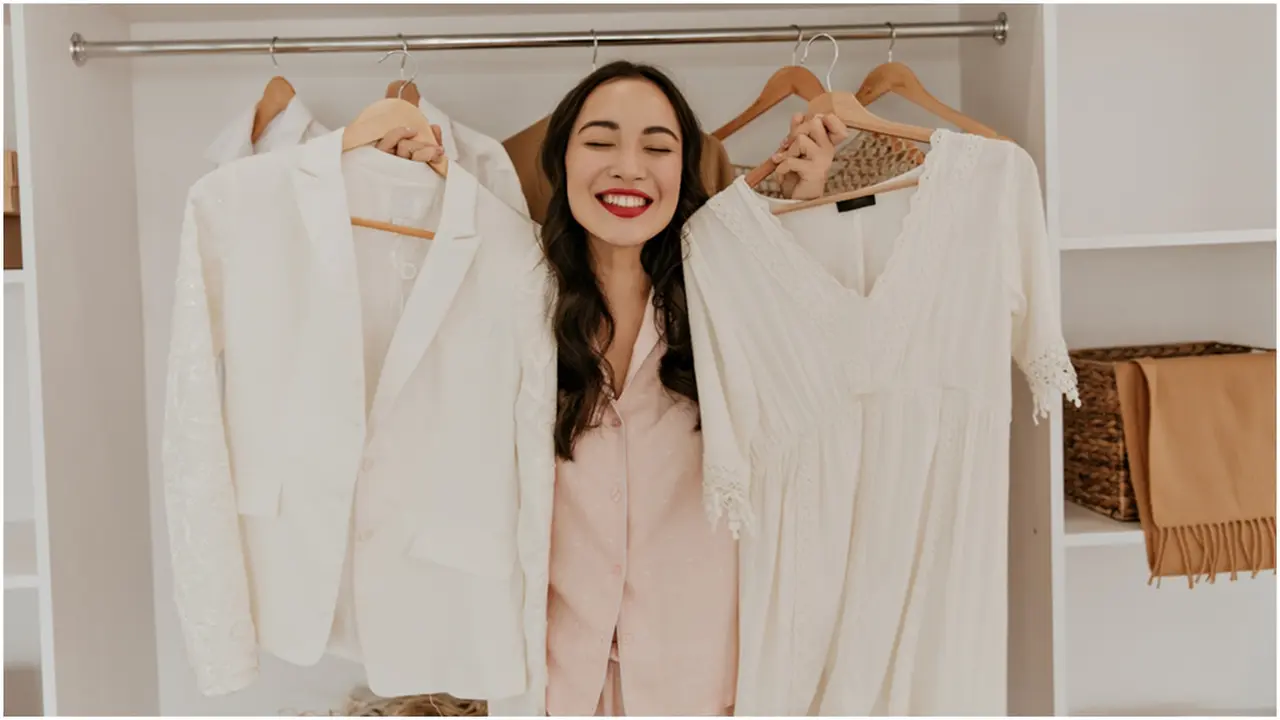 Bingung Memilih Outfit yang Glamor untuk Menghadiri Dinner Romantis? Lengkapi dengan Perhiasan Berlian Ini