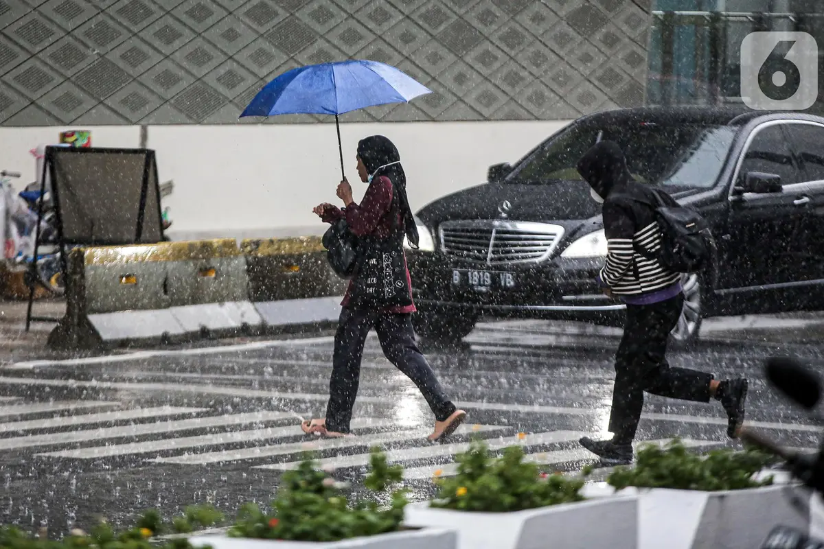 Jelang akhir pekan besok, Jumat 5 Juli 2024, pagi hari di Jakarta seluruh langitnya diprakirakan cerah berawan. Begitulah prediksi cuaca besok.