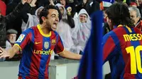 Xavi (kiri) merayakan gol kemenangan ketika Barcelona berhadapan dengan Real Madrid pada duel El Clasico di Nou Camp, 29 November 2010. AFP PHOTO/LLUIS GENE