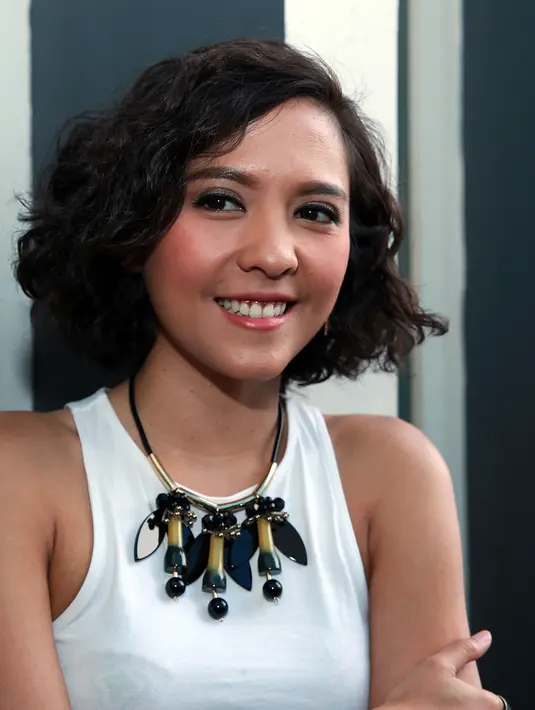 Wanita berambut pendek ini sedang menikmati masanya yang kini menyandang status ‘single’. Ia merasa semua terjadi di saat yang tepat. (Deki Prayoga/Bintang.com)