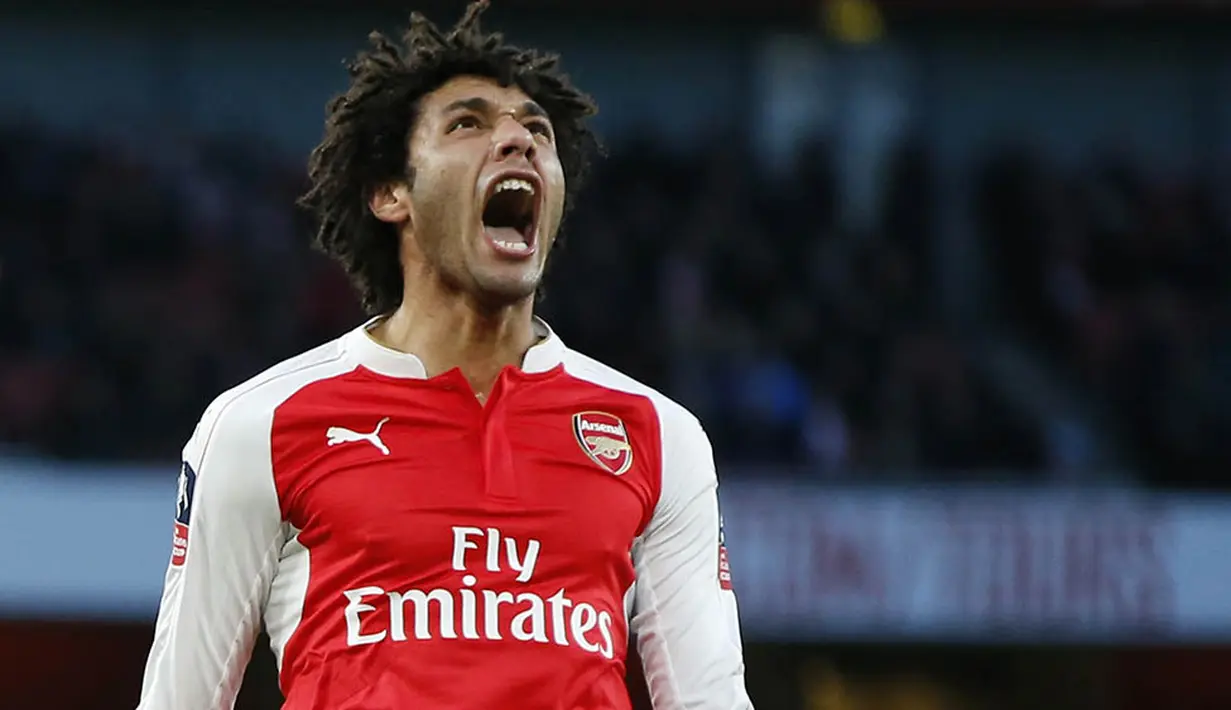 Pemain baru Arsenal, Mohamed Elneny, berteriak usai menang atas Burnley pada putaran kelima Piala FA di Stadion Emirates, Inggris, Sabtu (30/1/2016). The Gunners berhasil menang dengan skor 2-1. (Reuters/John Sibley)