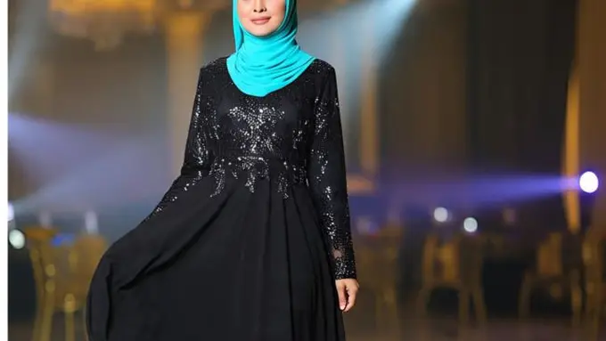 Ilustrasi Gamis Hitam untuk Pesta (Sumber Gambar: Meta AI)