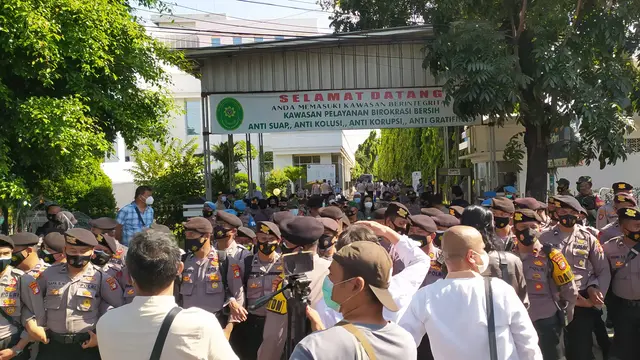 Pengamanan yang dilakukan aparat kepolisian jelang persidangan Rizieq Shihab di PN jakarta Timur. (Merdeka.com/Nur Habibie)
