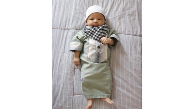 6 Potret Gemas Shaquille Kaili Danuarta Pakai Baju Koko, Terlihat Lucu