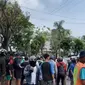 Sebuah video yang beredar memperlihatkan pasutri terjatuh bersimbah darah di pinggir jalan dan dinarasikan sebagai korban jambret di kawasan Setia Budi, Jakarta Selatan. Namun faktanya bukan. (Foto: Istimewa)