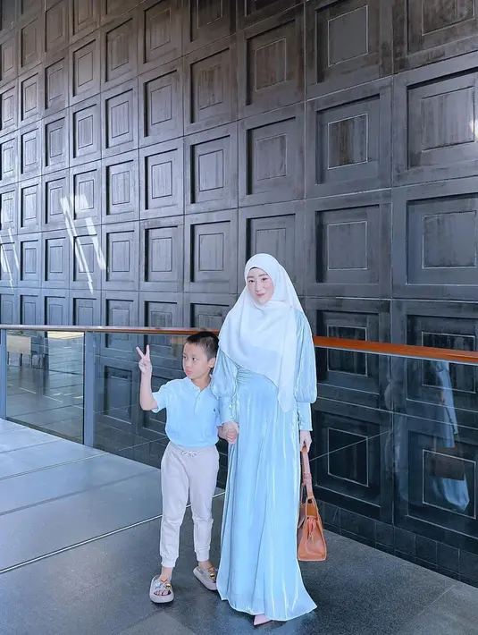 <p>Banyak aktivitas yang dilakukan bersama oleh Larissa Chou dan anaknya [Instagram/larissachou]</p>