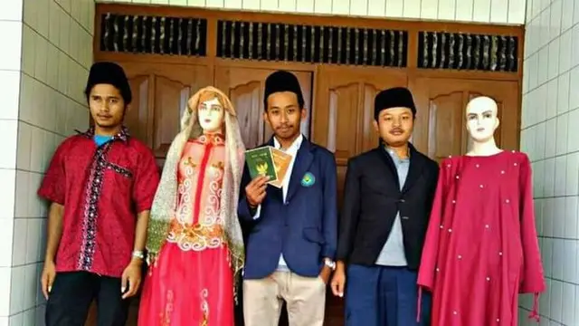 6 Potret Absurd Orang Nikah dengan Benda Mati Ini Bikin Geleng Kepala