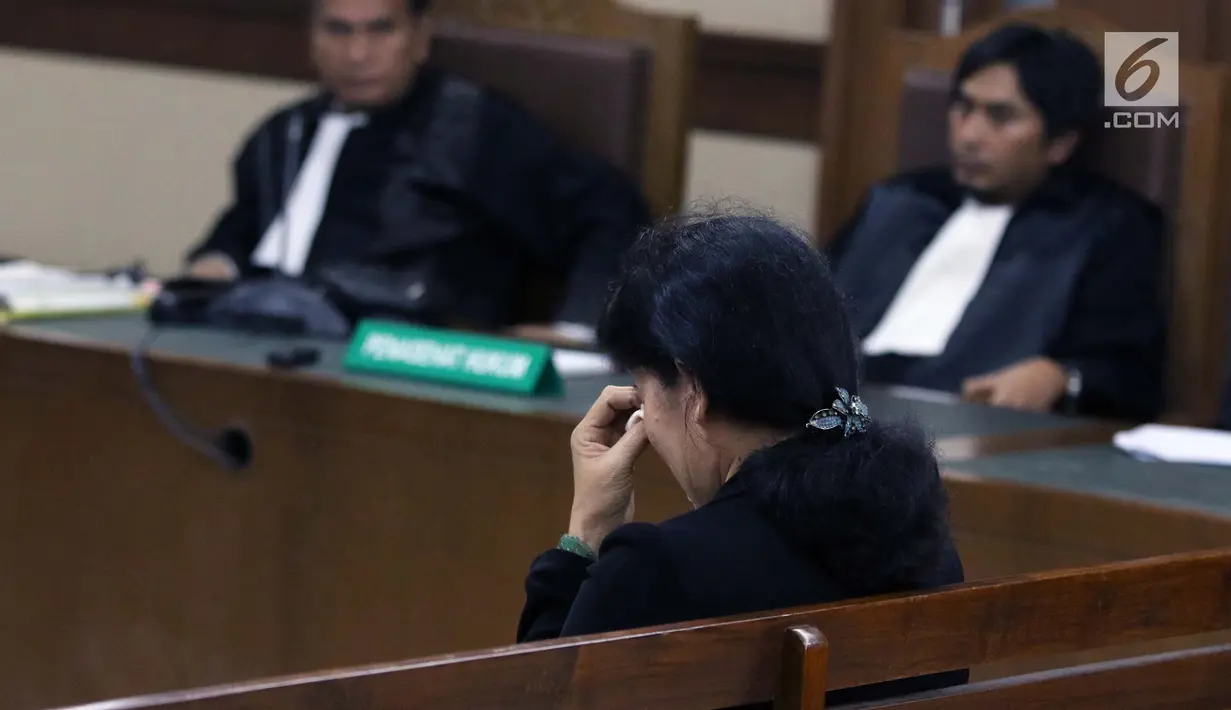 Hakim ad hoc nonaktif Pengadilan Tipikor Medan, Merry Purba saat menjalani sidang pembacaan tuntutan di Pengadilan Tipikor, Jakarta, Kamis (25/4). Sebelumnya, Merry Purba didakwa menerima suap dari pengusaha Tamin Sukardi. (Liputan6.com/Helmi Fithriansyah)