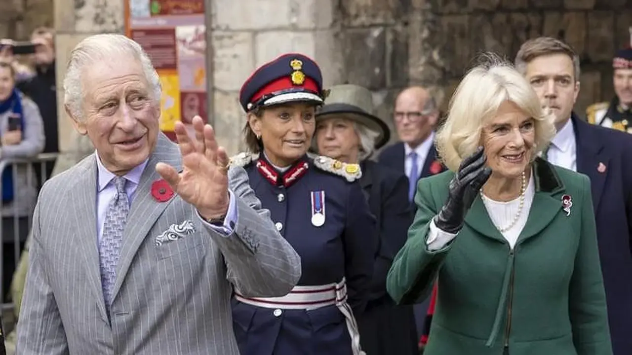Raja Charles III Dilempari Telur di Depan Umum, Sikap Tenangnya Jadi Sorotan