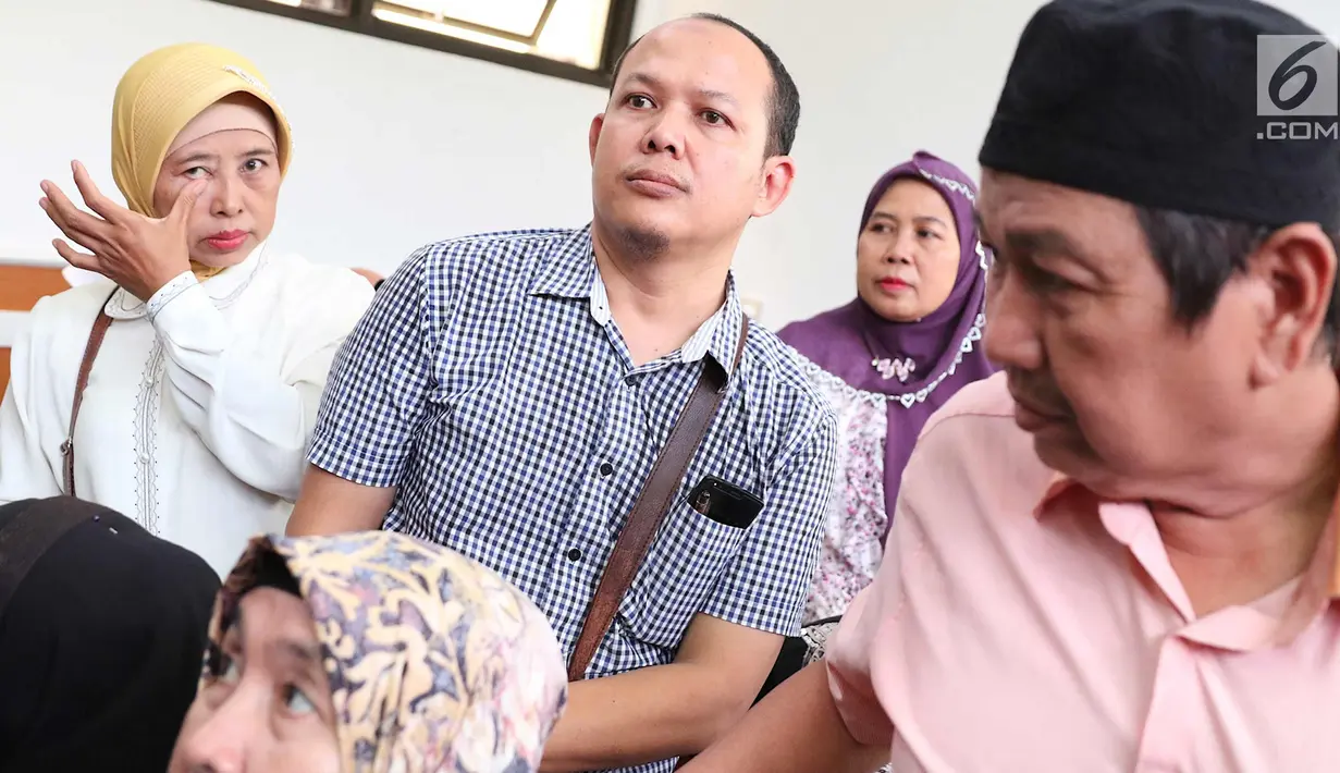 Para korban saat menghadiri sidang perdana kasus dugaan penipuan agen perjalanan umrah First Travel di Ruang Sidang Utama Pengadilan Negeri Depok, Jawa Barat, Senin (19/2). (Liputan6.com/Immanuel Antonius)