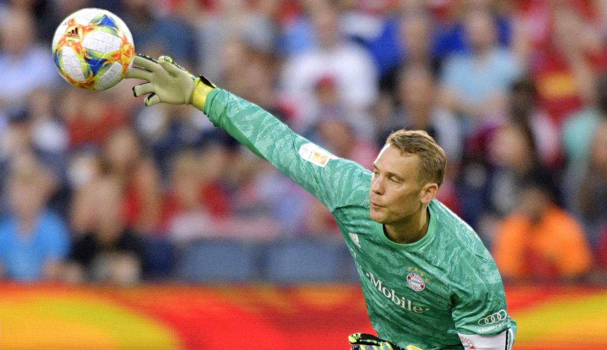 Manuel Neuer - Kiper andalan Bayern Munchen dan Timnas Jerman ini sudah membukukan 327 clean sheets sepanjang kariernya. Jebolan akademi FC Schalke 04 itu telah meraih berbagai trofi bergengsi antara lain Piala Dunia, Liga Champions dan Bundesliga. (Foto: AFP/Tim Vizer)