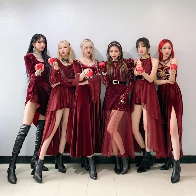 Ide Busana Bernuansa Merah ala Idol Korea, Inspirasi Adu Gaya Virtual Saat Imlek Tiba