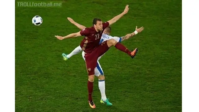 6 Momen Apes saat Main Sepak Bola Ini Bikin Senyum Tipis