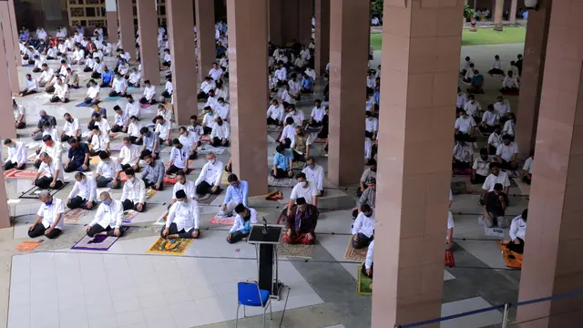 Ratusan Pegawai Pemkot Tangerang Laksanakan Solat Jumat di Plaza Puspemkot