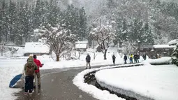 Mengunjungi desa Shirakawa-go saat musim salju menjadi salah satu pengalaman paling berkesan yang bisa didapatkan wisatawan di Jepang. (Faizal Fanani)