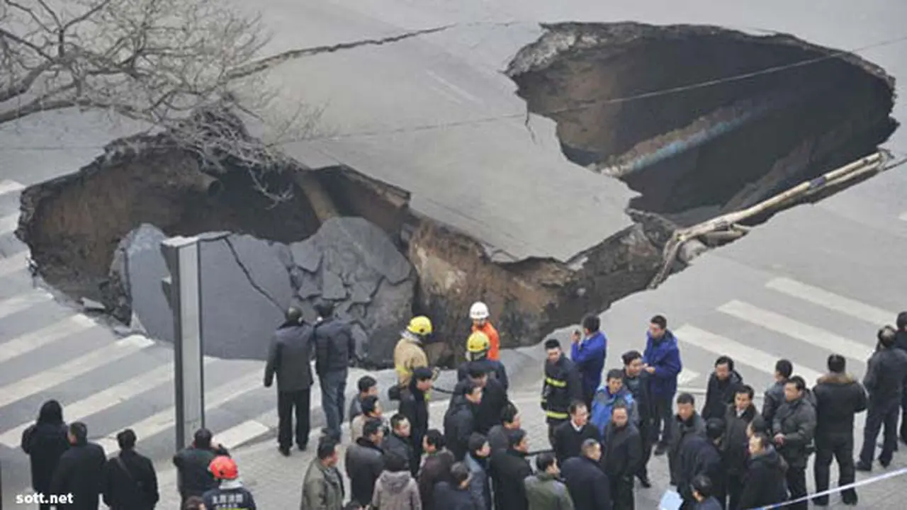 sink-hole130521c.jpg