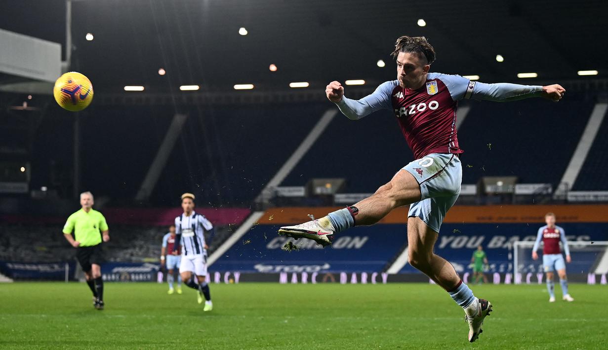 Jack Grealish (Aston Villa) - Enam gol dan sepuluh assist serta 81 umpan kunci yang ia cetak membuat Whoscored memberikan nilai 7,56. Selain penampilannya yang gemilang di musim ini, pemain ini adalah yang paling sering dilanggar oleh lawan sebanyak 110 kali. (Foto: AFP/Pool/Laurence Griffiths)