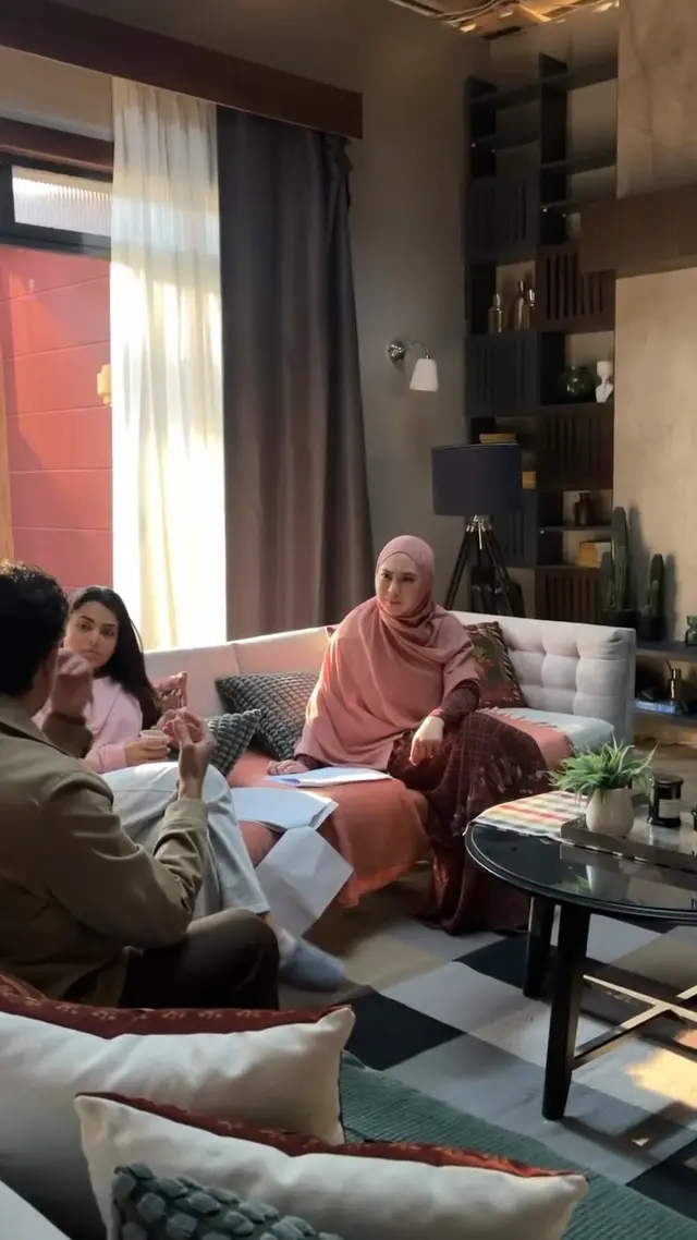 5 Potret Oki Setiana Dewi syuting series Ramadan Mesir, bangga dramanya jadi tontonan favorit
