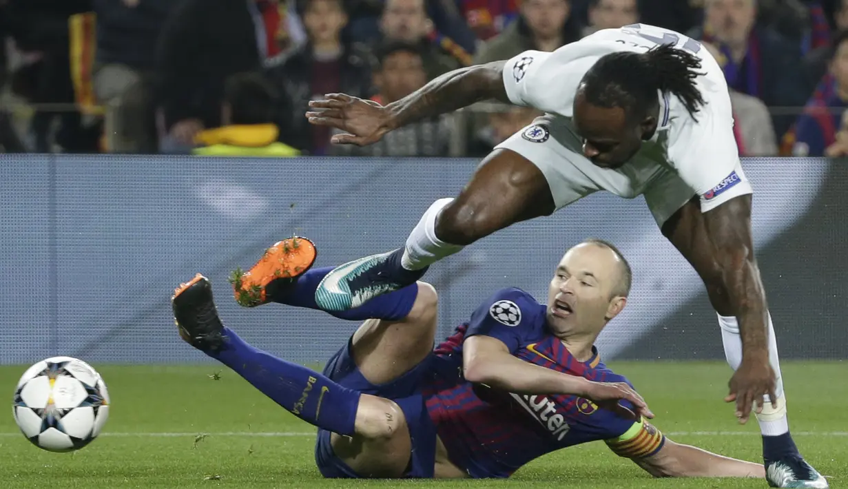 4. Andres Iniesta (Barcelona) - Total penampilan sebanyak 130. Setelah pensiun dari Barcelona pada 2018, ia sempat bermain untuk klub Vissel Kobe di Liga Jepang hingga 2019. (AP Photo/Emilio Morenatti)