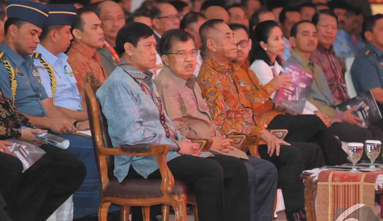 Wapres Jusuf Kalla saat menghadiri pembukaan  pameran industri pertahanan internasional, Indo Defence 2014 Expo, Jakarta, Rabu (5/11/2014) (Liputan6.com/Herman Zakharia)