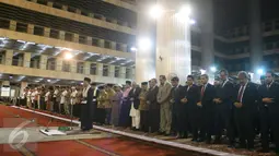 Suasana Salat Magrib di Istiqlal saat kunjungan Presiden Afganistan Mohammad Ashraf Ghani, Jakarta, Kamis (6/4). (Liputan6.com/Angga Yuniar)