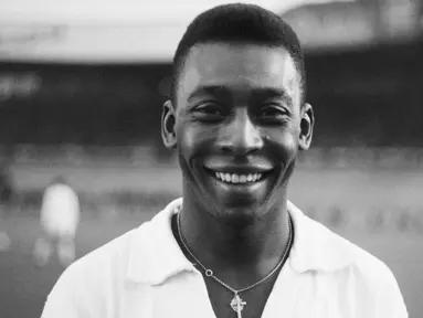 Semasa masih aktif bermain, Pele mempunyai karier yang sangat gemilang dengan menjuarai Piala Dunia sebanyak tiga kali. Tak hanya itu saja, Pele juga tercatat sebagai pemain yang sangat produktif dengan torehan 1.281 gol dalam 1.363 pertandingan selama 21 tahun kariernya. Jumlah golnya itu mencakup 77 gol dalam 92 pertandingan untuk timnas Brasil. Alhasil, Pele menjadi salah satu dari enam pencetak gol terbanyak dalam sejarah tim Samba. (AFP)