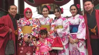 Liburan keluarga Ayu Ting Ting di Jepang. (Instagram/ayutingting92)