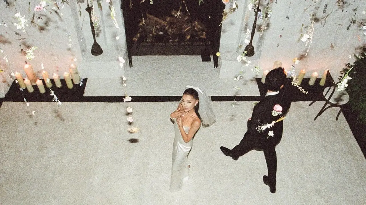 Akhirnya Dipublikasikan, Ini 6 Momen Pernikahan Ariana Grande dan Dalton Gomez
