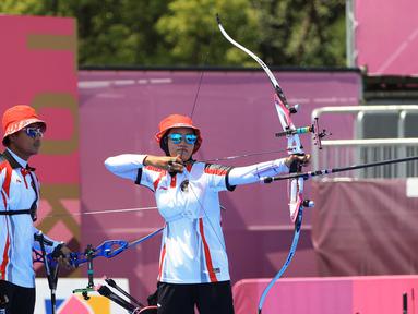 Tim panahan beregu campuran Indonesia, Riau Ega Agatha dan Diananda Choirunisa terhenti di perempat final Olimpiade Tokyo 2020. Mereka dikalahkan wakil Turki dengan skor telak 6-2. (Foto: Dok NOC Indonesia)