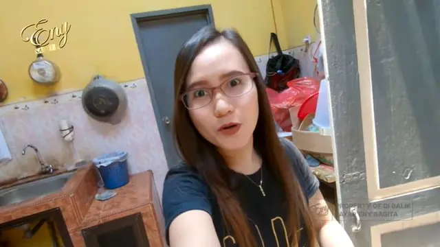 Jarang Terekspos, Ini 7 Potret Rumah Happy Asmara di Kediri