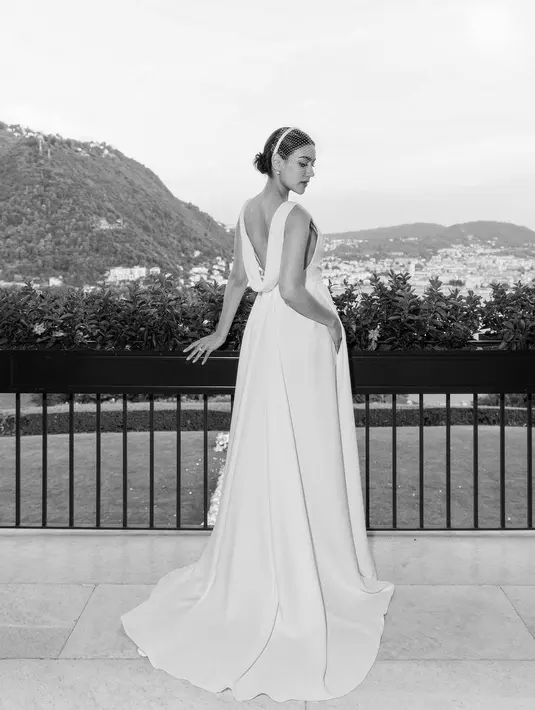 Gaun model klasik itu memiliki desain backless yang elegan saat dikenakan Kimberley Anne [@kimmy_kimberley]