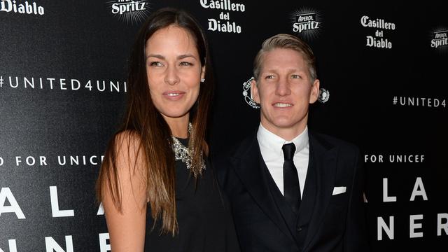 Ana Ivanovic dan Bastian Schweinsteiger (kanan)