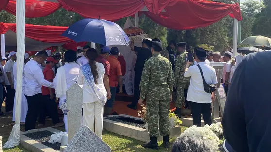 Rachmat Gobel Dimakamkan Secara Militer di TMP Kalibata