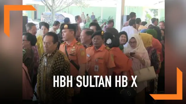 Sri Sultan Hamengkubuwono X menggelar open house usai libur idul Fitri 2019. Warga antusias hingga harus antre panjang agar bisa bersalaman dengan Sultan.
