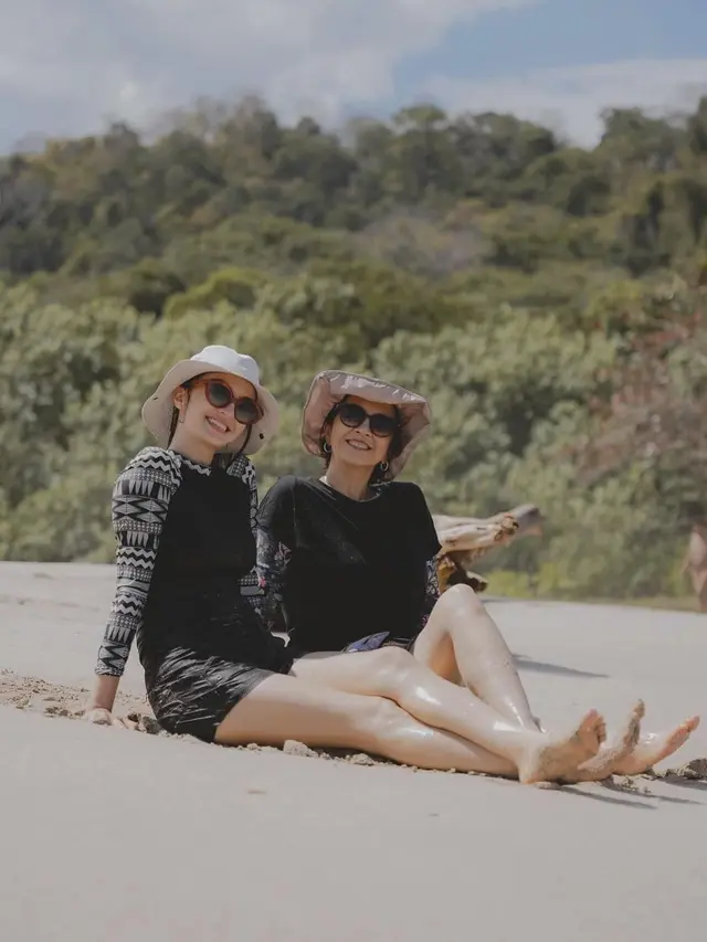 Raline Shah Liburan di Sumba