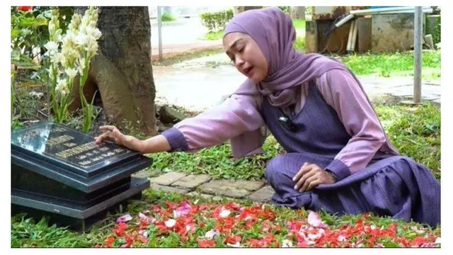 Rawat Tradisi, Ini Potret 7 Artis saat Lakukan Ziarah sebelum Puasa Ramadhan