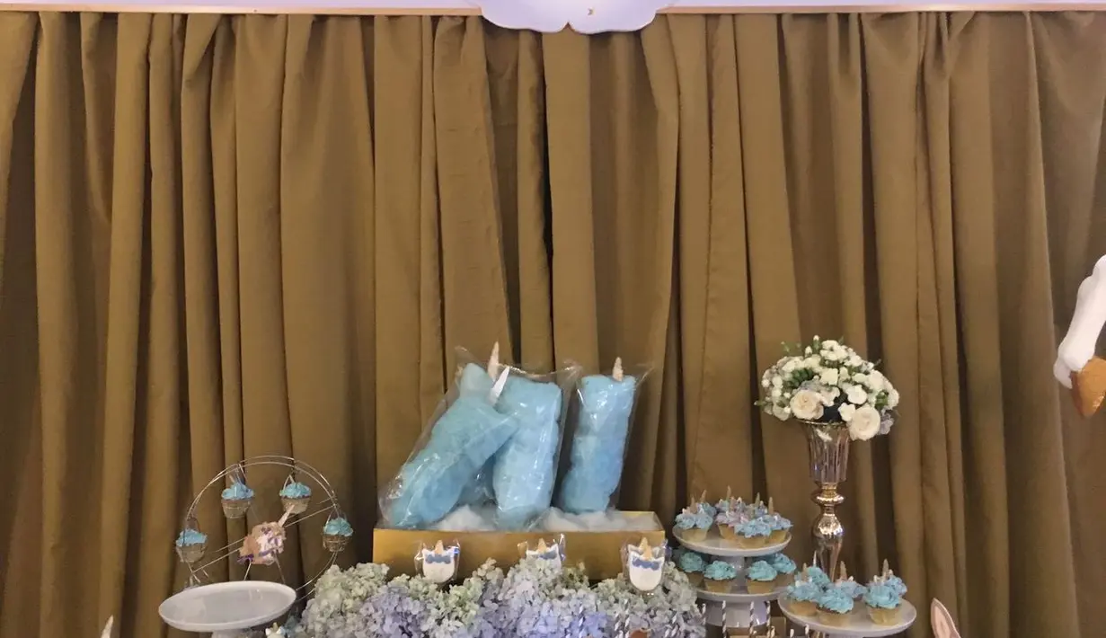 Untuk mendukung fantasi magis dari Anna Sui Fantasia, dekorasi pun dibuat begitu cantik. (Liputan6.com/Unoviana Kartika)