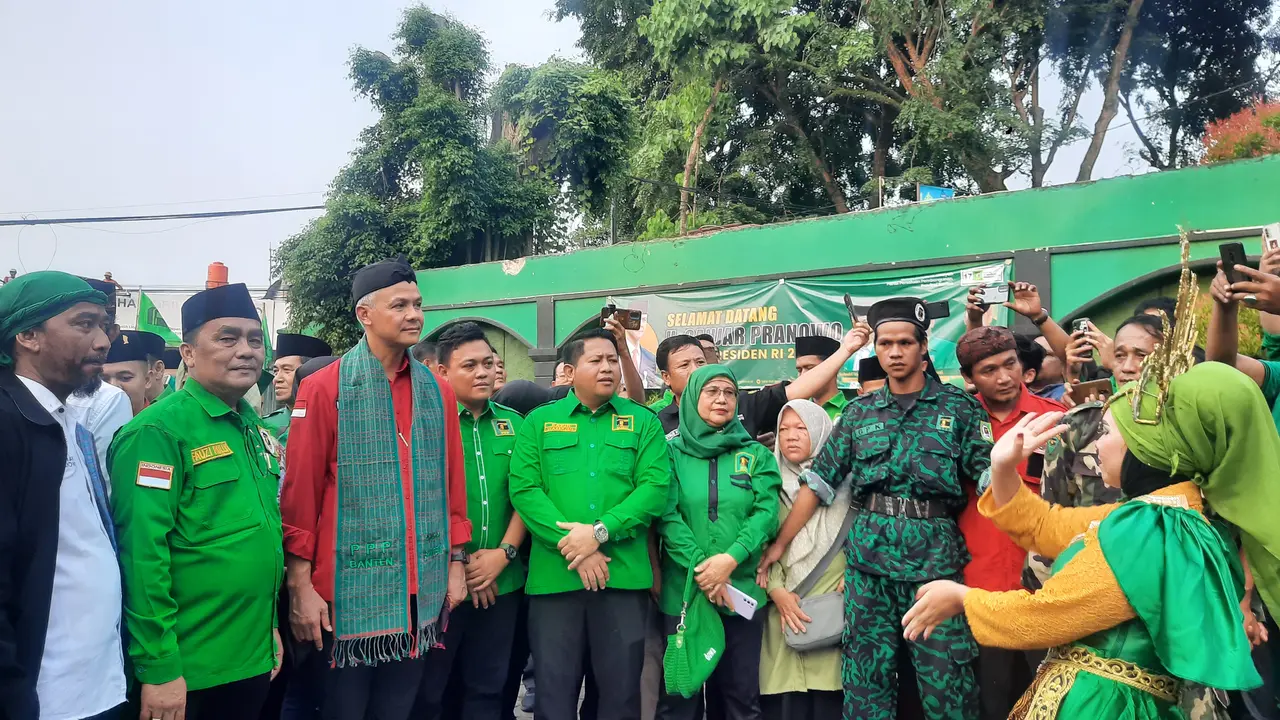 Bakal calon presiden (bacapres) dari PDI Perjuangan (PDIP) Ganjar Pranowo berkunjung ke Provinsi Banten, Sabtu (27/5/2023). (Lizsa Egaham/Liputan6.com)