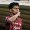 Cahya Supriadi ketika PSIM Yogyakarta bertanding melawan Persebaya Surabaya&nbsp;pada BRI Super League 2025/2026 di Stadion Gelora Bung Tomo, Surabaya,&nbsp;Jumat (8/8/2025). (Bola.com/Abdul Aziz)