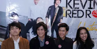 Kevin Aprilio bersama dengan grup vokalnya Kevin and The Red Rose kembali meramaikan di dunia musik Tanah Air. Setelah merilis single beberapa waktu lalu, kini meluncurkan album. (Deki Prayoga/Bintang.com)