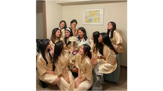 6 Potret Viral Cake Bridal Shower Azizah Salsha, Ingatkan Pesan 'Jangan Selingkuh'
