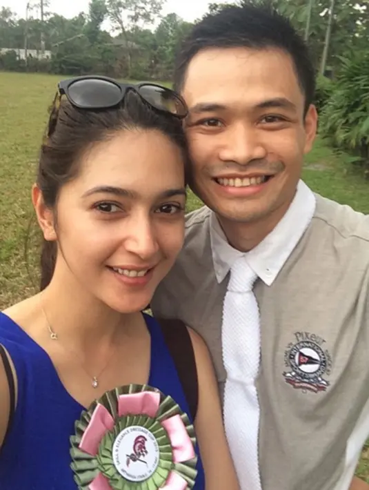 Selain fotografer Rio Motret yang mengatakan jika Nabila dan Reshwara akan segera menikah, Julia Perez pun sempat membocorkan pula kabar pernikahan ini melalui akun instagramnya. (via instagram/@nsyakieb85)